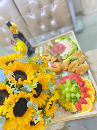 Imagen 3 de 5 de Desayunós Personalizado Con Arreglos De Girasoles.!