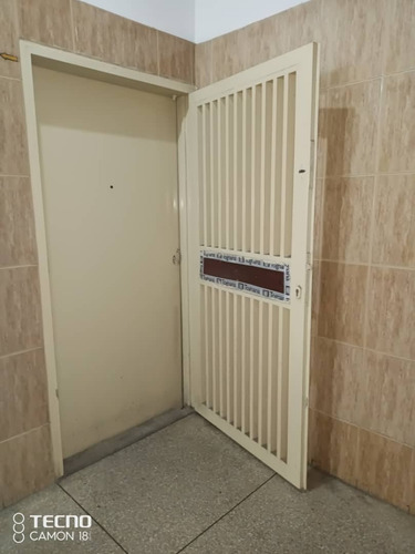 Imagen 10 de 27 de Alquiler De Planta Comercial En Edificio Boleita Sur