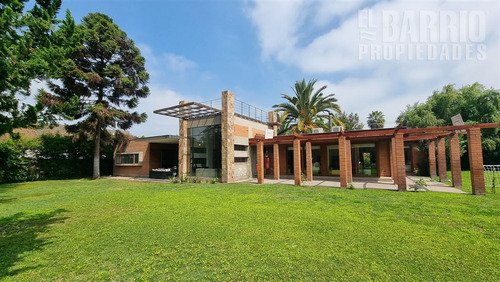 Casa En Venta De 4 Dorm. En Chicureo Centro