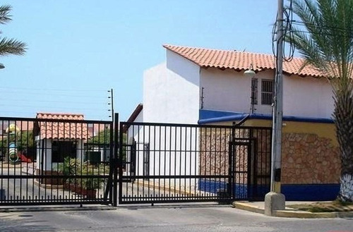 Imagen 1 de 19 de Townhouse En Venta Residencia Las Trinitarias