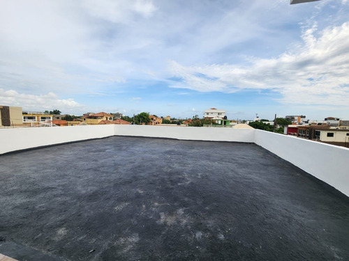 Casa En Venta En Brisa Oriental San Isidro Con Piscina Y 3 Habitaciones 50m2 De Patio Y 70m2 Terraza