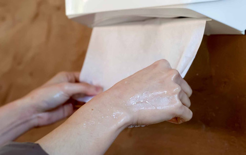 Imagen 4 de 10 de Toallas Intercaladas De Papel Blancas Manos Medidas 20x24