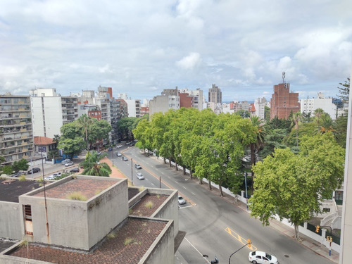 Imagen 22 de 24 de Apartamento En Venta Pocitos 1 Dormitorio Piso Alto Totalmente Equipado Ideal Renta O Vivienda Excelente Ubicación