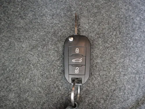 Peugeot 301 ALLURE 1.6 MT 4P