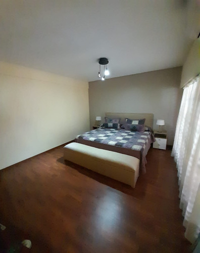 Imagen 14 de 23 de Chalet 7 Amb En 3 Plantas S/lote De 258m2. Impecable Estado.