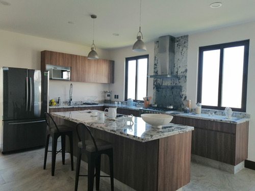 Imagen 9 de 14 de Casa Almonzor - 4 Recámaras Con Baño Completo Y Vestidores