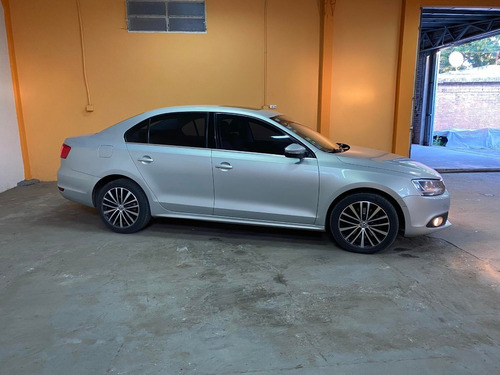 Imagen 4 de 9 de Volkswagen Vento 2.0tsi Sportline Mt Modelo 2012