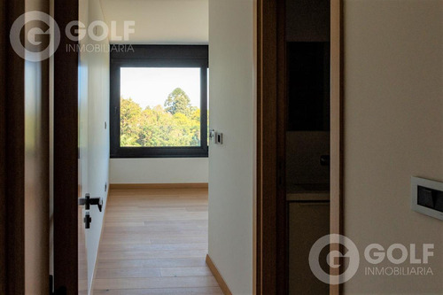 Imagen 16 de 30 de Vendo Apartamento De 3 Dormitorios Y Servicio, Patio. Con Renta. Golf