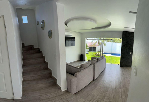 Casa Con Alberca Y Seguridad En Fraccionamiento De Tequesquitengo