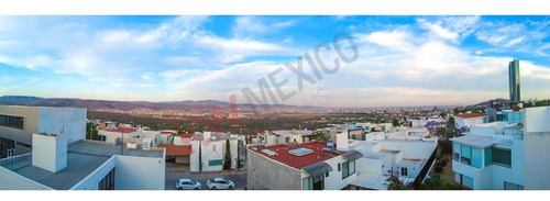 ¡encantadora Casa En Venta Con Amplio Jardín Y Excelente Vista Al Lago En Lomas De Gran Ja...