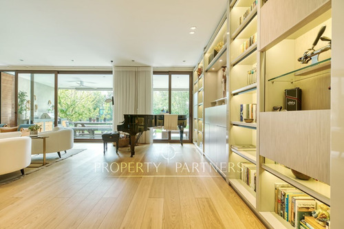 Elegante Y Exclusivo Departamento Con Jardín Priva...