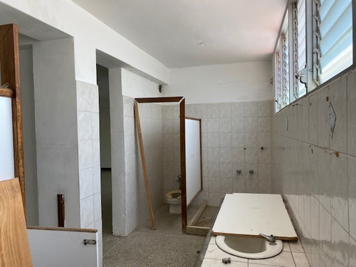 Imagen 22 de 30 de Venta De Edificio Educacional En Prados Del Este, Para Colegio O Preescolar Con 12 Salones Mas Patio Amplio Al Aire Libre, Mas Casa Anexa