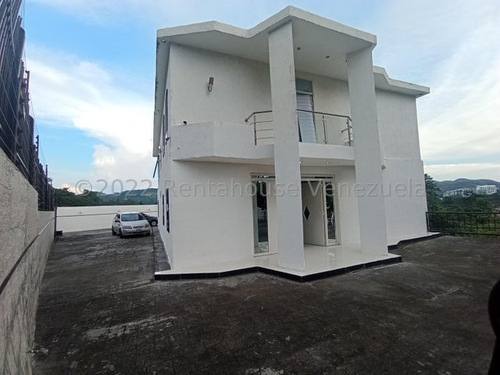 Ab Hermosa Casa Con Estilo Moderno, De Dos Niveles, Cuenta Con Hall De Entrada, Sala De Estar, Tres Dormitorios Con Baños, Cocina Empotrada De Granito Negro, Comedor Y Desayunado  Guataparo  Valencia