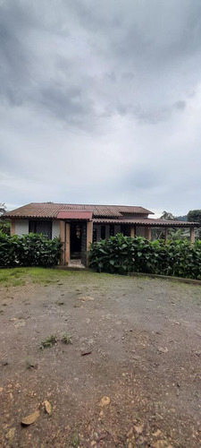 Casa Campestre En Quinta Vacacional Silanche Vía Los Bancos Con 3 Cuartos, 2 Baños, Parqueadero, Amoblado, Area Común, Piscina, Canchas, Serv Básicos, Con Terreno 1550 M2 Clima Cálido A 2hrs De Quito 