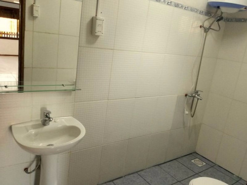 Venta. Bien Ubicada,2 Dorm. Gran Terreno,segura,dos Frentes.