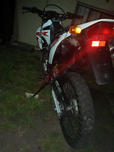 Permuto Por Auto Honda Xr Tornado 250