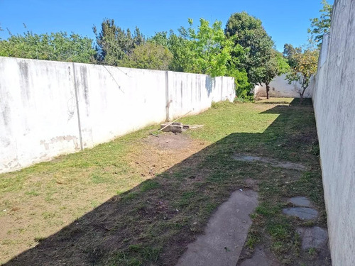 Casa En Venta - 2 Dormitorios 1 Baño - 126mts2 - Azul