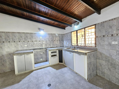 Linda Casa En Venta Urb Los Sauces Prolongación Av Aragua 25-18599 Hc