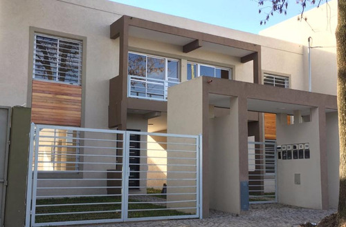 Duplex En Venta En Ituzaingo Sur