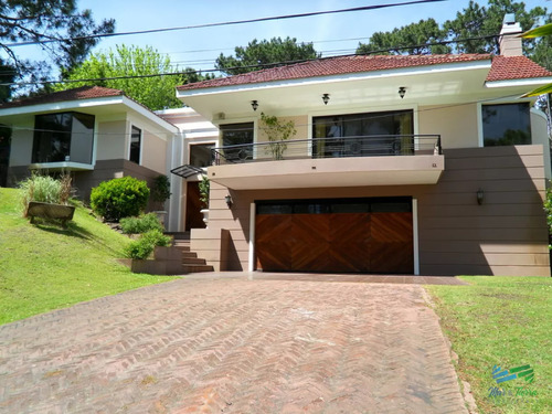 En Alquiler Maravillosa Casa En Zona San Rafael, Cuenta Con Ambientes Amplios Y Luminosos.