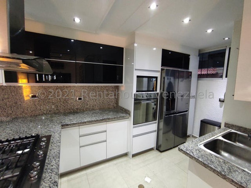 Maria Elena Latouche Se Vende Townhouse Imponente En Mañongo Completamente Amoblado. Planta 100% Y Pozo. Ven Visítalo !! Mels 23-21578
