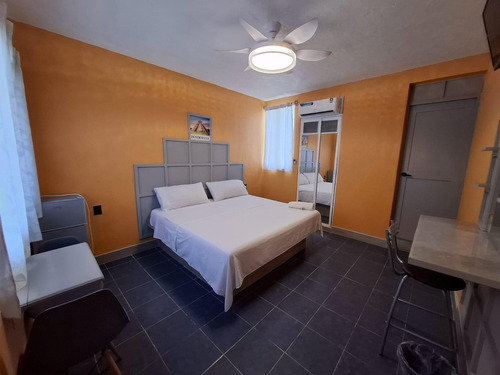Hotel En Venta En El Puerto De Progreso Yucatan, A 350 Metros Del Mar, Funcionand