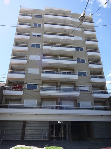 Alquilo En Caseros Centro Hermoso Deparamento De 1 Ambiente Con Balcon Sobre Calle Sabattini Apto Profesional F: 8962