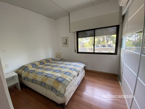 Casa En Venta De Cuatro Dormitorios Con Parrillero Y Garaje- Ref: 795
