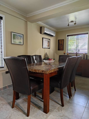 Imagen 7 de 22 de Yosmar & Fernando Venden Townhouse En El Rincón, Res. Villa Orense. Lemth - 158 Solo Clientes