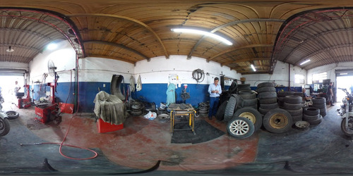Imagen 3 de 4 de Taller, Galpon Lavadero Gomeria Sobre Av 75 Entre 68 Y 70