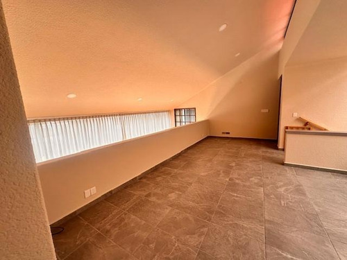 Lomas De Chapultepec, Penthouse De 750m2 En Dos Niveles, Muy Iluminado, 4 Amplias Recamaras Con Vestidor, Sala De T.v., Estudio, Terraza, 3 Lugares De Estacionamiento, Cuartos De Servicio. El E