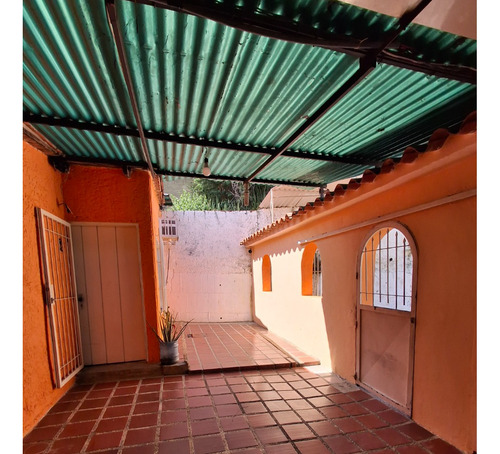 Casa En CĂșa, Urb. Santa Rosa