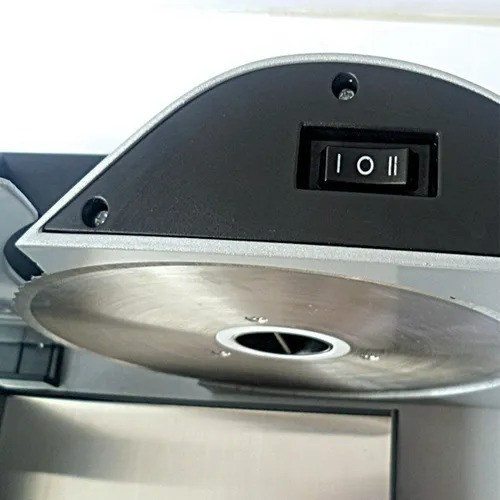 Imagen 4 de 9 de Cortadora De Fiambres Familiar Ultracomb Fs-6301 150w Acero