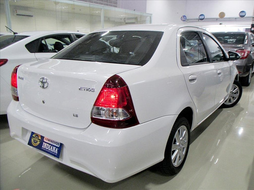 Imagem 2 de 14 de Etios 1.5 X Plus Sedan 16v Flex 4p Automático
