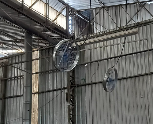 Ventilador Para Aviário 100cm 6 Pás Estrutura Galvanizado Pás Azul Diâmetro 100 Cm Frequência 60 Material Das Pás Nylon Com 40% De Fibra 220v - 380v -trifásico