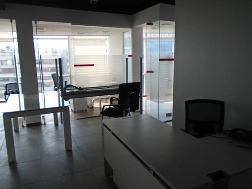Tranqueras- Las Condes 110 M2 Con 7 Privados Y 3 Baños