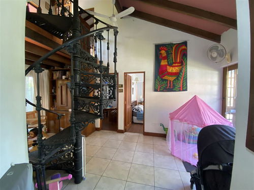 Casa En Venta De 8 Dorm. En Colina