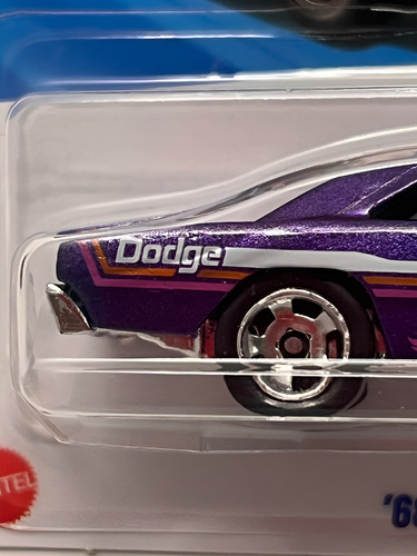 Hot Wheels 68 Dodge Dart 1:64 Coleccionable 2024 Violeta Oscuro