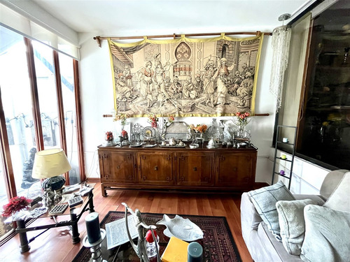 Casa En Venta De 5 Dorm. En Las Condes