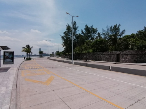 Terreno En Venta En Veracruz En Boulevard Ávila Camacho Fracc. Costa De Oro.