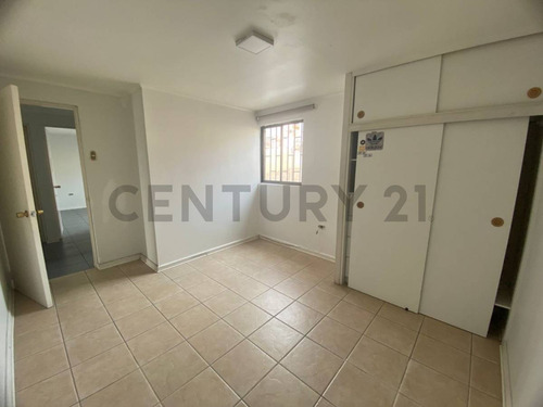 ¡amplia Casa En Arriendo 6d + 3b + Jardín + Quincho En ...