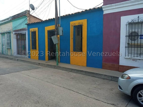 Casa En Venta  Excelente Propiedad Ymp Pocos Pasos De La Av, Cedeño. Gran Potencial Comercial, Zona De Alto Trafico Vehicular Y Peatonal.  Centro De Valencia 24-12694