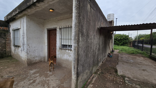 Casa 3 Ambientes Con Patio Y Cochera Cubierta Sobre Carmen Puch Esquina Adolfo Alsina