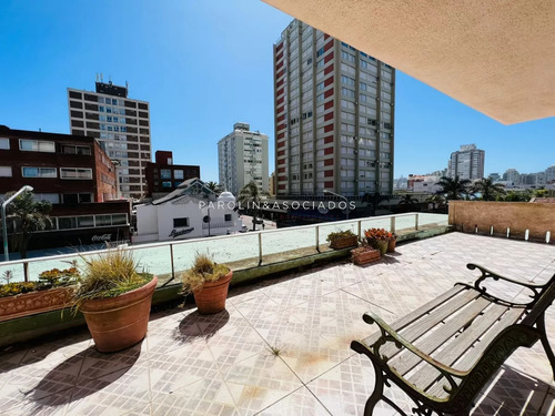 Apartamento De 2 Dormitorios, Punta Del Este