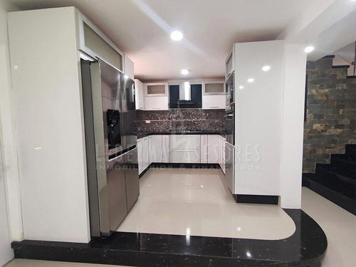 Imagen 4 de 17 de Ledezma Asesores Vende Townhouse Moderno A Estrenar, Ubicado En El Sector La Germania, Calle Toledo, Ciudad Bolívar - Venezuela