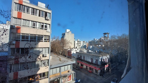 Imagen 3 de 17 de Apartamento En Venta 2 Dormitorios En Centro - Luminoso Y De Ambientes Amplios