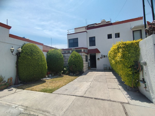 Casa Céntrica En Venta Sobre Av. Del Parque En Querétaro