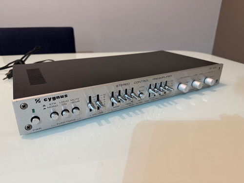 Pré Amplificador Cygnus Cp 400. - Lindo!!! (Usado)