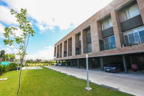 Departamento De 2 Dormitorios En Venta - Duplex - Tierra Nueva - Fisherton