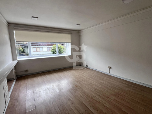Edificio De Gran Amplitud - Excelente Ubicación .